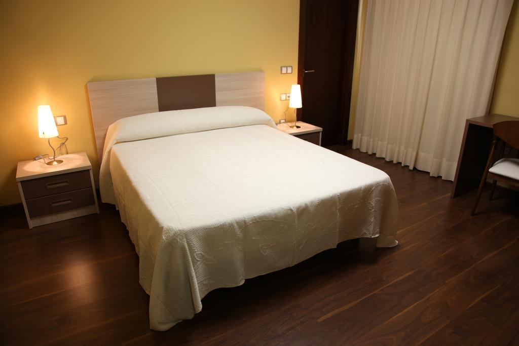 Hotel Santuario De Sancho Abarca Tauste Chambre photo